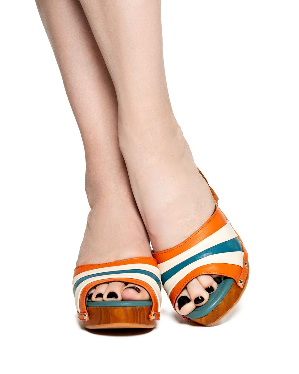 the Souvenir without ankle strap / 3" carved wood wedge / Arizona
