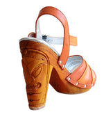 Load image into Gallery viewer, Rockin&#39; Tiki/with Ankle Strap - in Orange Leather
